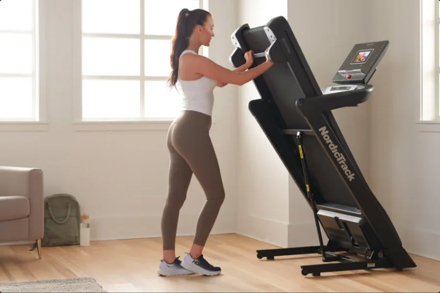 NordicTrack EXP 7i Treadmill, Foam roller high density, Kettlebell set, Olympic Frisbee Set (With Stand)
