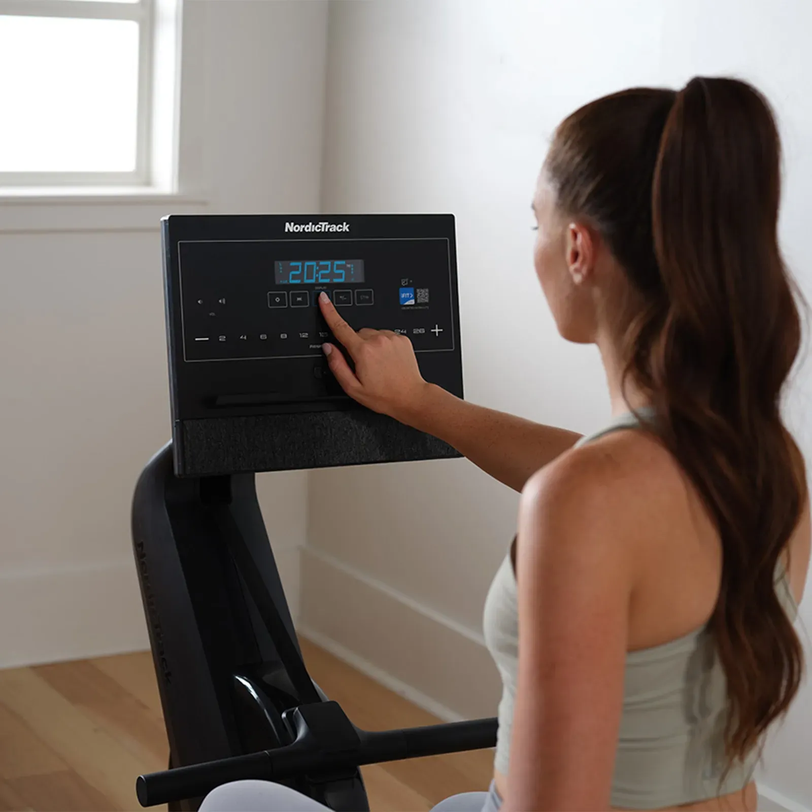 Nordictrack RW300 Rower | 2025 Model, Medicine Ball,Weight Ball, Power rack squat rack