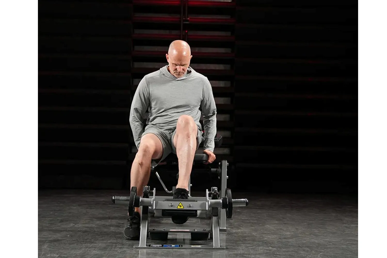Hammer Strength Plate-Loaded Tibia Dorsi Flexion Bench Machine, Upper Body Machines, Recycled rubber gym flooring, Protein shaker bottle
