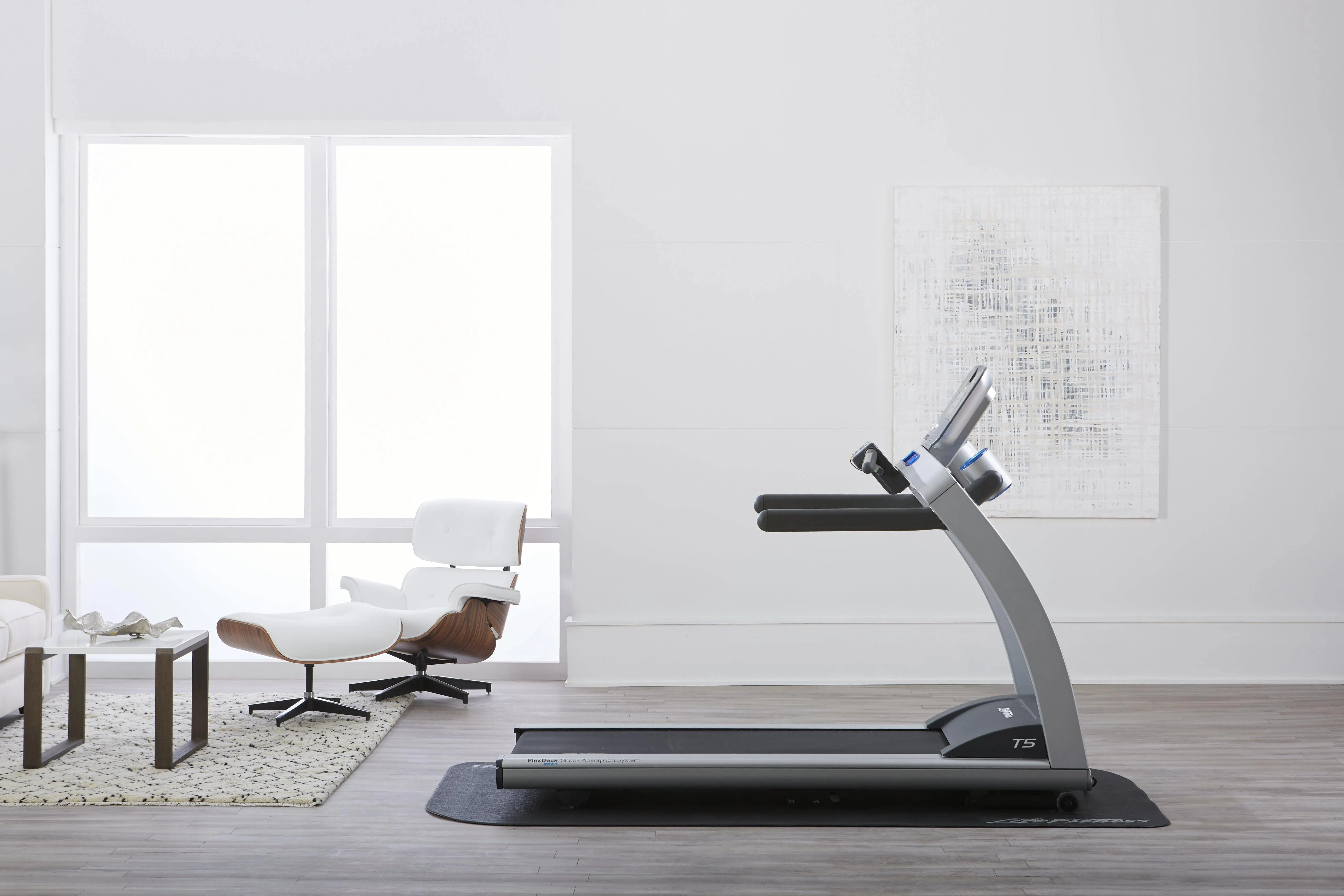 Life Fitness T5 Treadmill with Go Console, Posture corrector