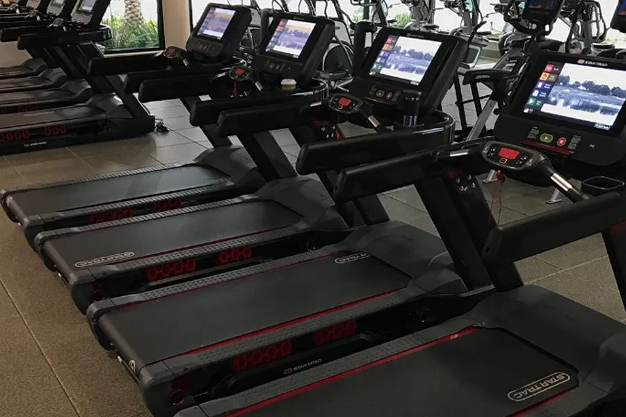 Star Trac 10 Series FreeRunner Treadmill (SUMMER SALE), Weightlifting chalk