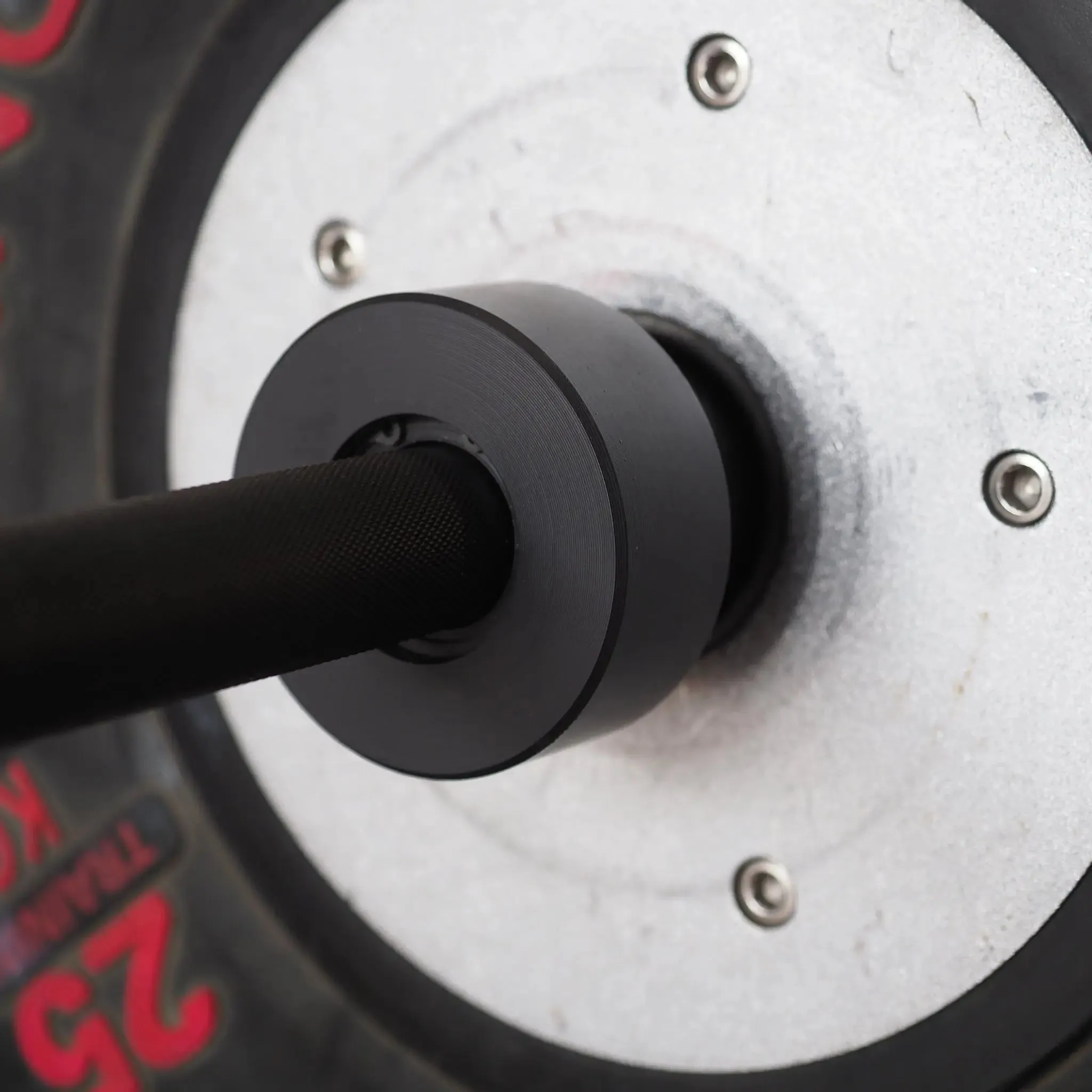Bomba Barbell - Black 20kg, Theragun Prime, Protein shaker bottle